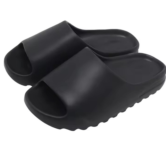 🩴 Black Slides - Picture 1 of 4